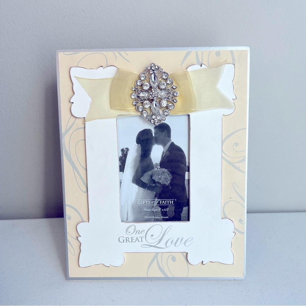 Wedding 3” x 4.5” Picture Frame in 10” x 8” Frame New With Tag
